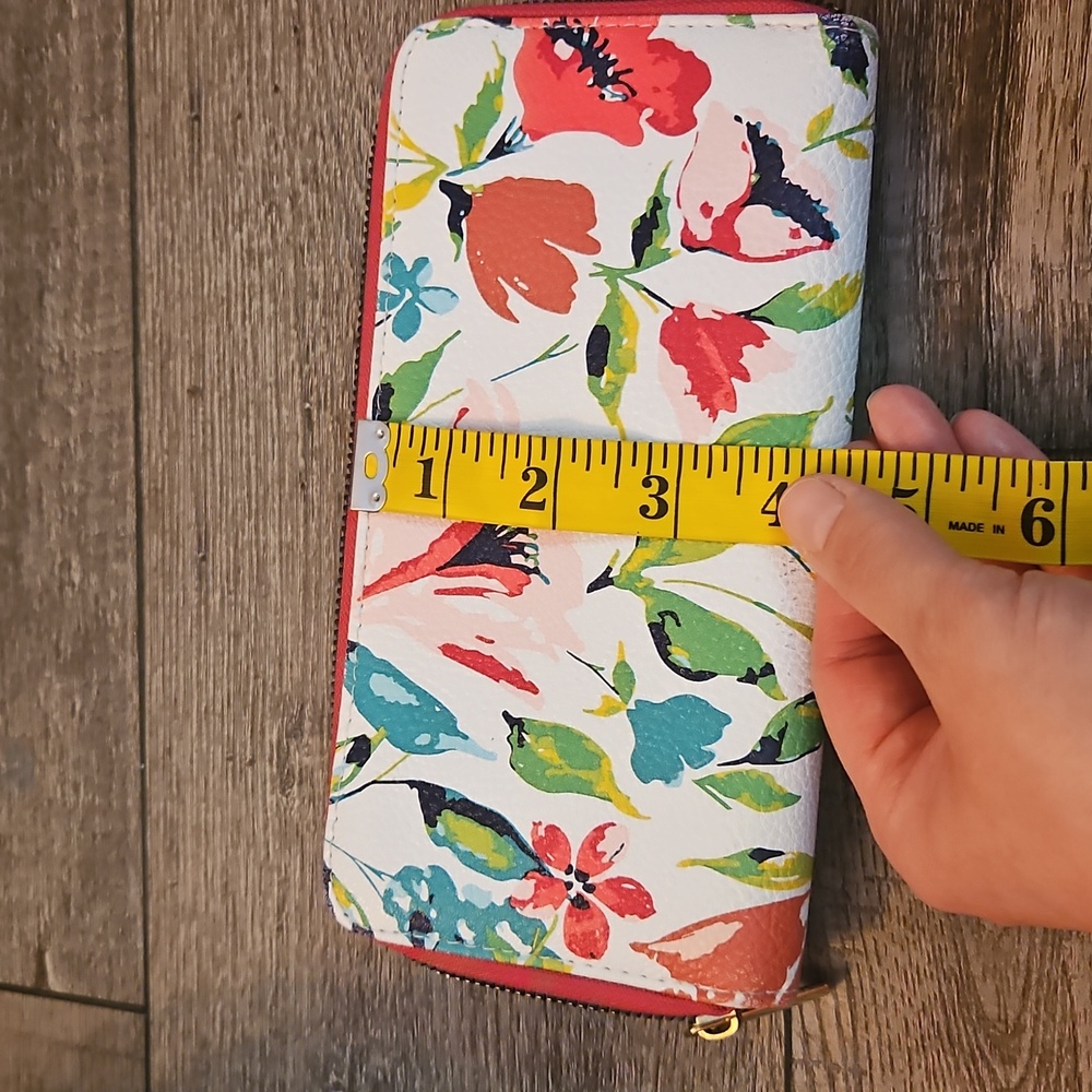 Floral Wallet with Vibrant Colors - Picture 8 of 8